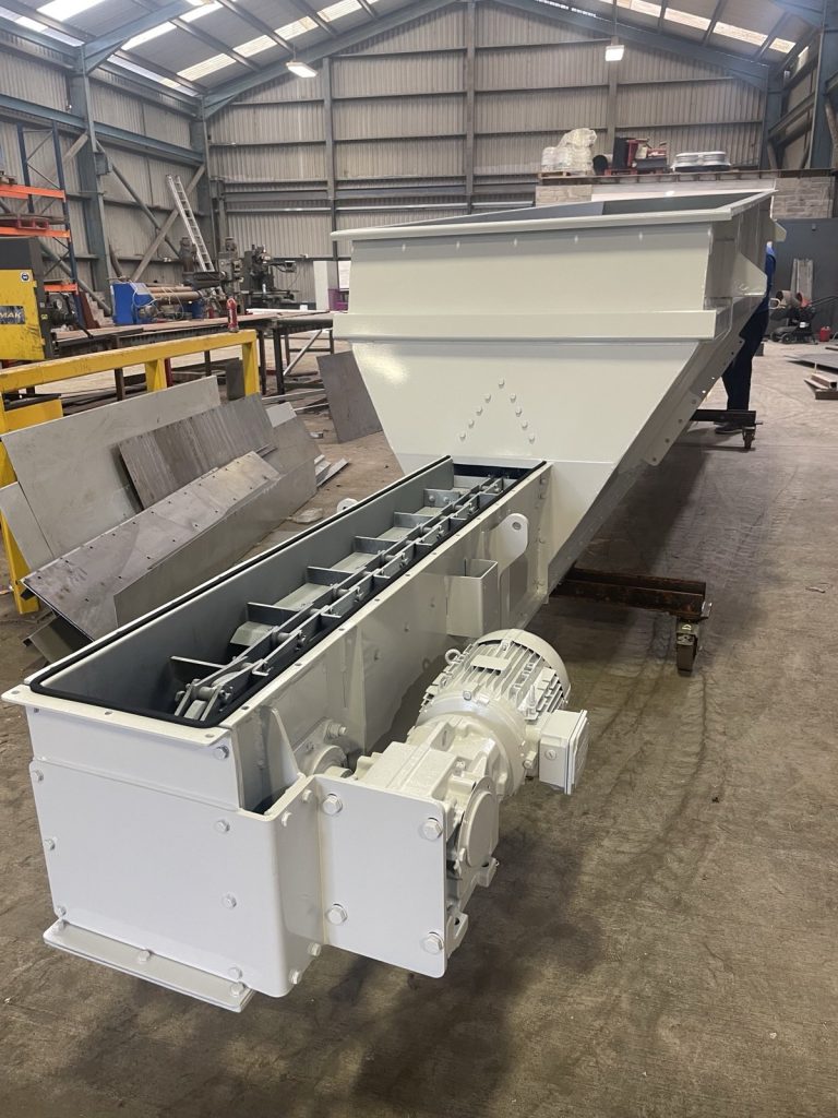 Chain conveyor with feed hopper, painted and ready