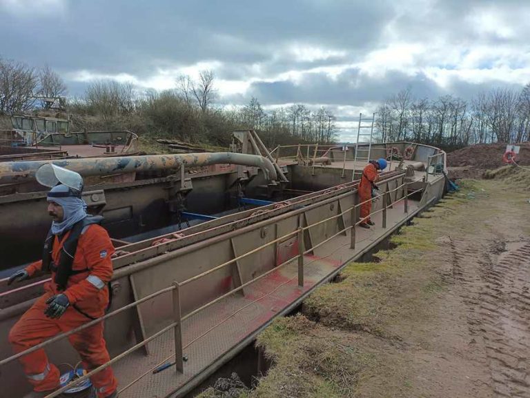 Conveyor gantry