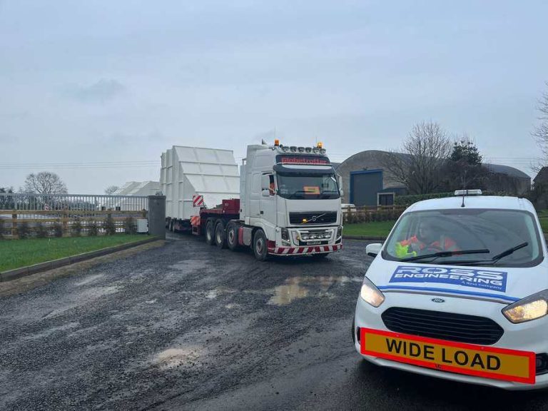 Wide load convoy